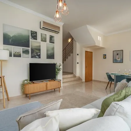 Sunny House With Jacuzzi And Pool By Hostwise Holiday home *