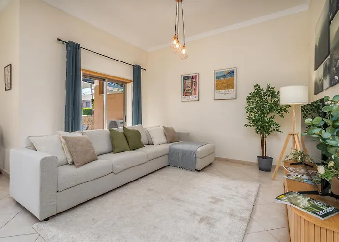 Sunny House With Jacuzzi And Pool By Hostwise *