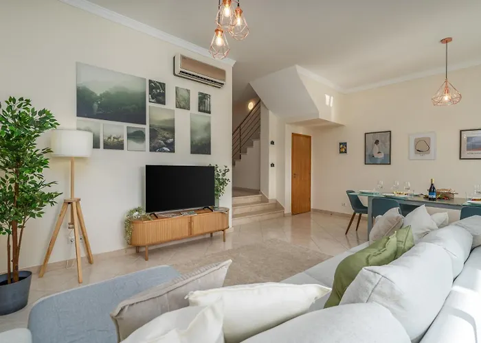 Sunny House With Jacuzzi And Pool By Hostwise 度假居 *