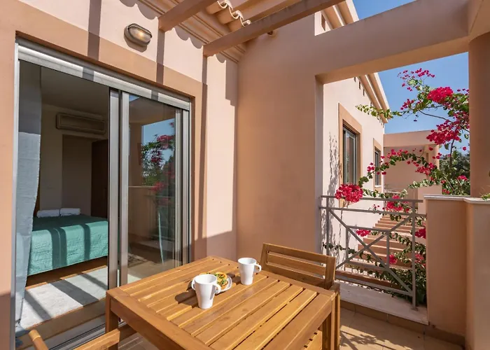 度假居 Sunny House With Jacuzzi And Pool By Hostwise