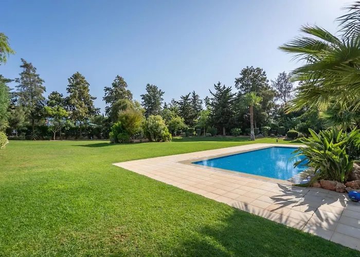 度假居 Sunny House With Jacuzzi And Pool By Hostwise