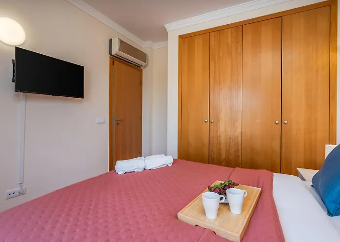 Sunny House With Jacuzzi And Pool By Hostwise 度假居 *