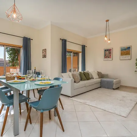 בית נופש Sunny House With Jacuzzi And Pool By Hostwise