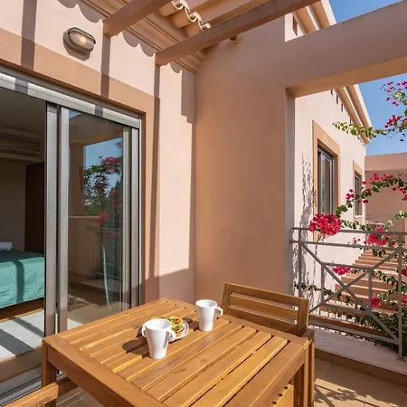 בית נופש Sunny House With Jacuzzi And Pool By Hostwise