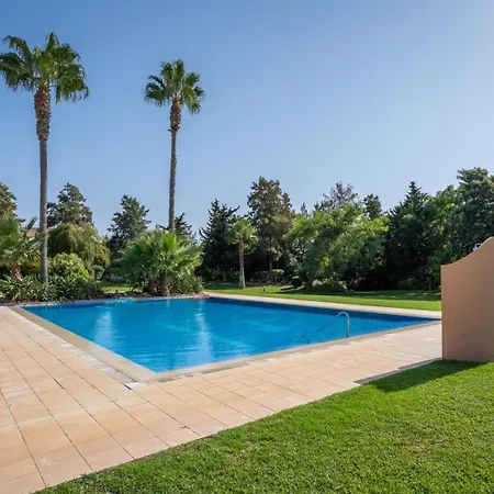 בית נופש Sunny House With Jacuzzi And Pool By Hostwise אלבופיירה