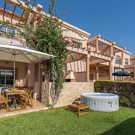 Sunny House With Jacuzzi And Pool By Hostwise Prázdninový dům Albufeira